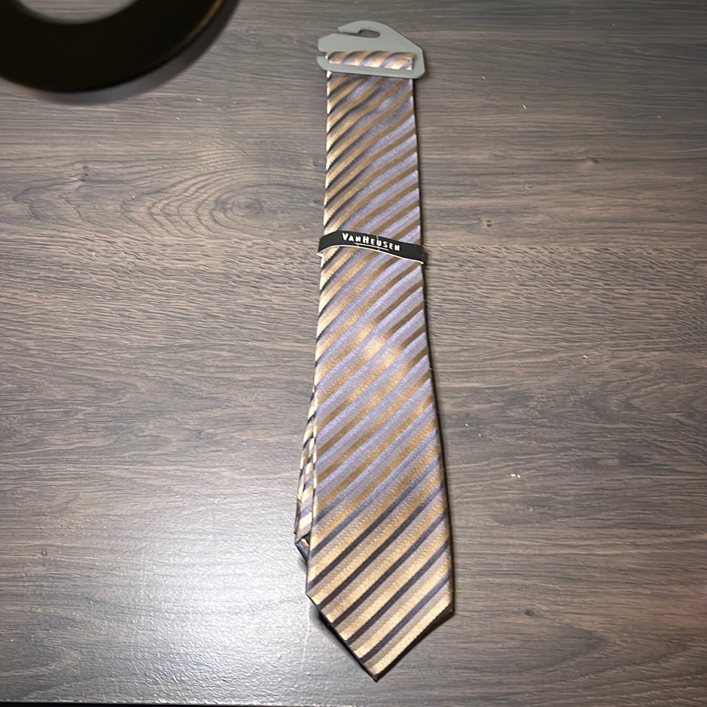 Brand New Van Heusen Tie